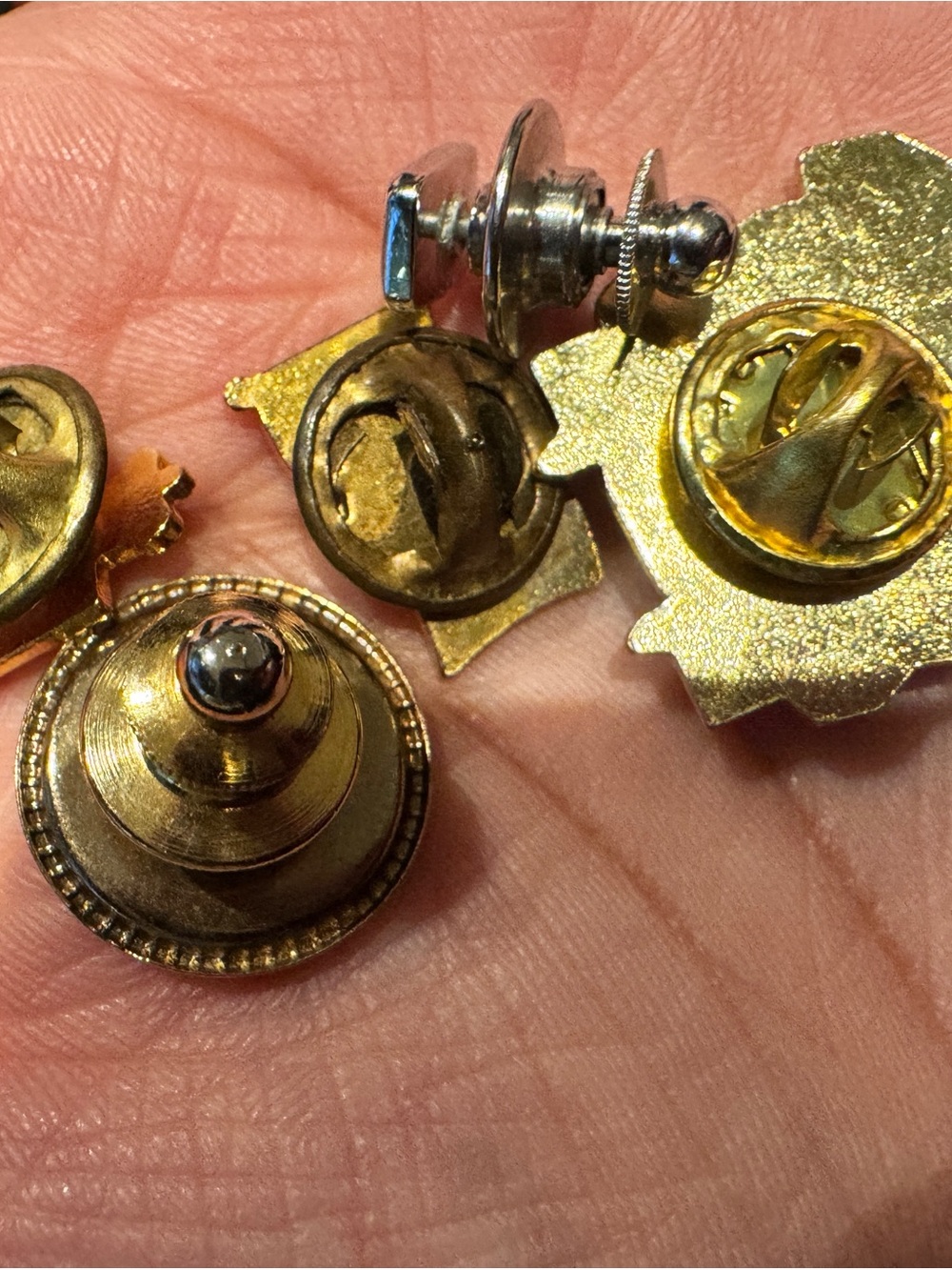 4-Piece Vintage Canadian Souvenir Pin Bundle - Picture 8 of 11